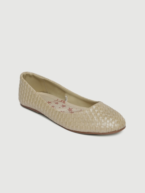 

People Women Beige Textured Ballerinas