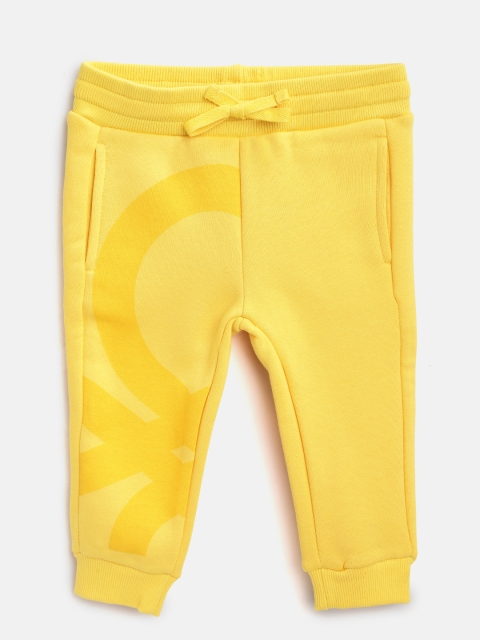 

United Colors of Benetton Boys Yellow Solid Joggers with Printed Detail