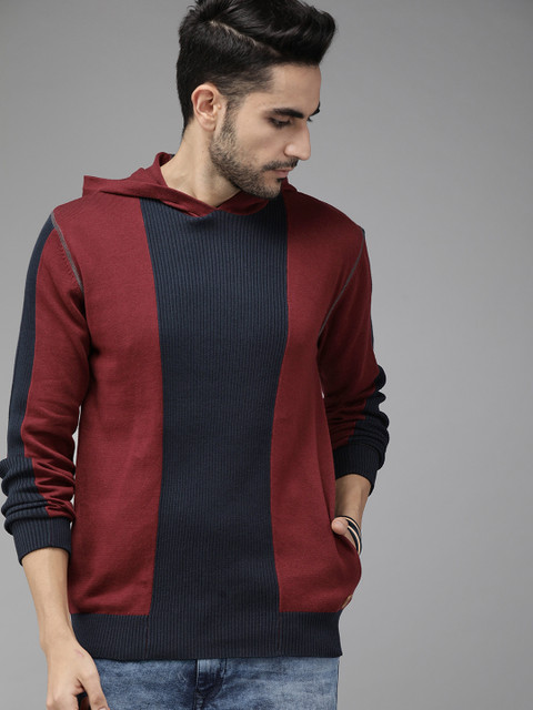 

Roadster Men Maroon & Navy Blue Colourblocked Pullover Sweater