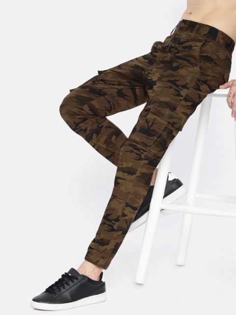 

HERE&NOW Men Brown & Black Tapered Fit Printed Cargos