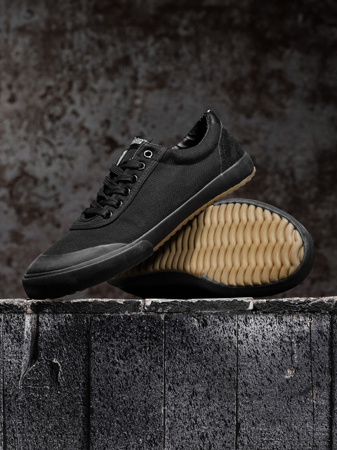 

Roadster Men Black Sneakers