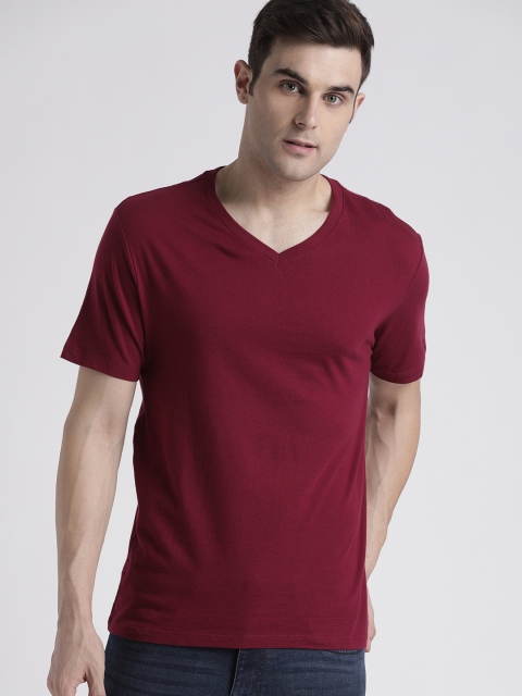 

GAP Men Maroon Solid V-Neck T-shirt