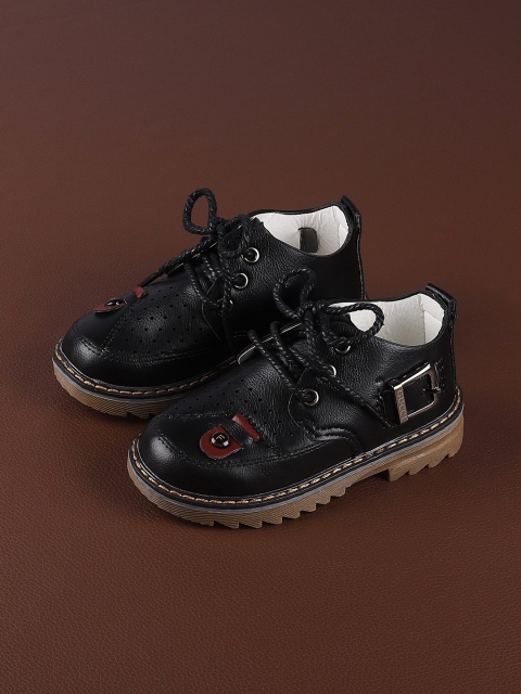 

Walktrendy Boys Black Flat Boots