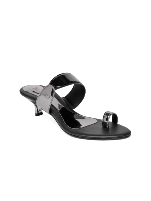 

Inc 5 Women Black & Silver-Toned Colourblocked Sandals