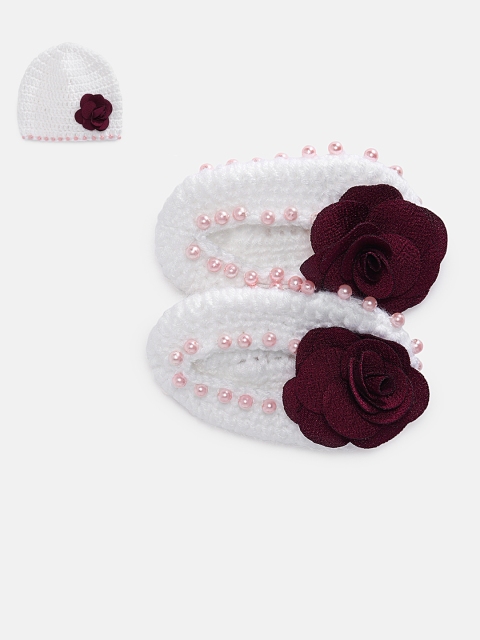 

6-12 mths 6-12 Mths Cap Circumference - 45 cms, Toe to Heel 12 cms, White