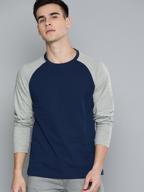 

Harvard Men Navy Blue Solid Round Neck T-shirt
