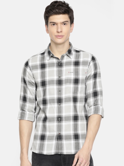 

Pepe Jeans Men Grey & Black Regular Fit Checked Casual Shirt
