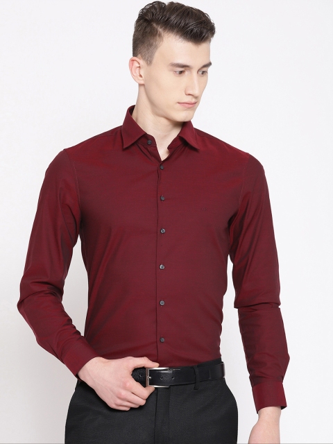 

Calvin Klein Jeans Men Maroon Slim Fit Solid Formal Shirt