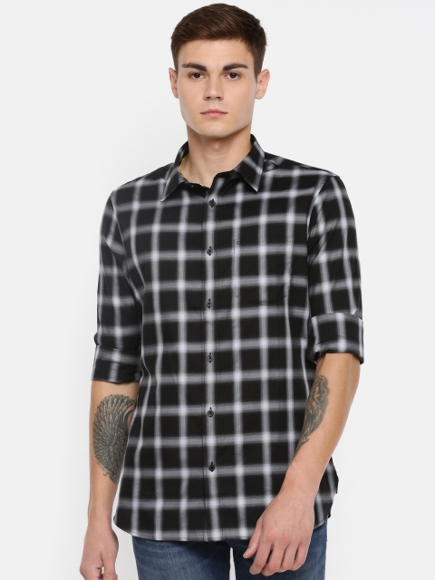 

Calvin Klein Jeans Men Black & White Regular Fit Checked Casual Shirt