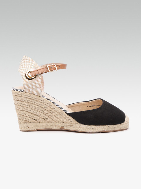 

DOROTHY PERKINS Women Black & Beige Solid Pumps