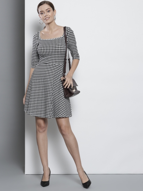 

DOROTHY PERKINS Women White & Black Printed Fit & Flare Dress