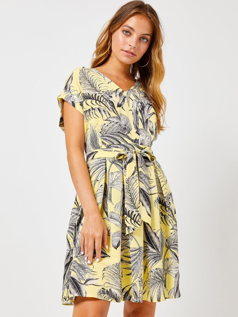 

DOROTHY PERKINS Women Yellow & Black Tropical Printed Fit and Flare Dress