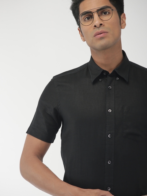 

Indian Terrain Men Black Semi Regular Fit Solid Casual Shirt