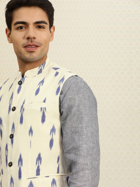 

House of Pataudi Men Off-White & Navy Blue Self Design Pure Cotton Nehru Jacket