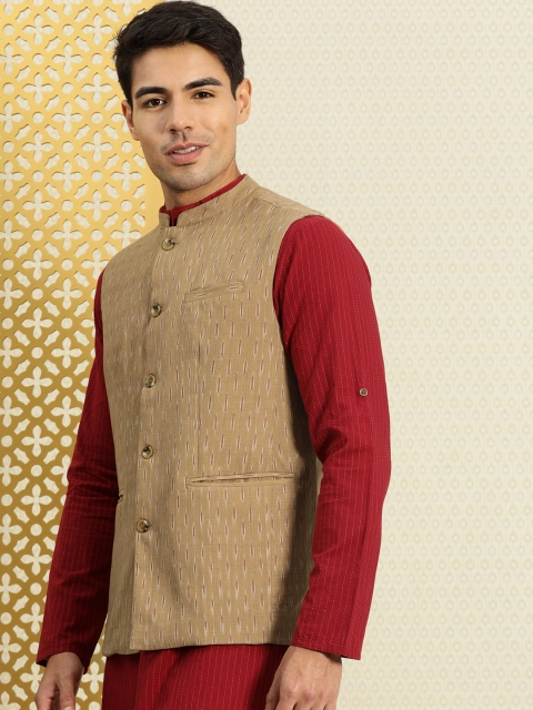 

House of Pataudi Men Beige & Red Self Design Nehru Jacket