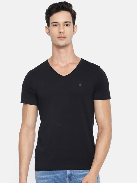 

Wrangler Men Black Solid V-Neck T-shirt