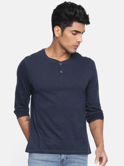 

Wrangler Men Navy Blue Solid Henley Neck T-shirt