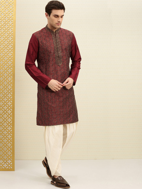 

House of Pataudi Men Maroon Embroidered Straight Kurta