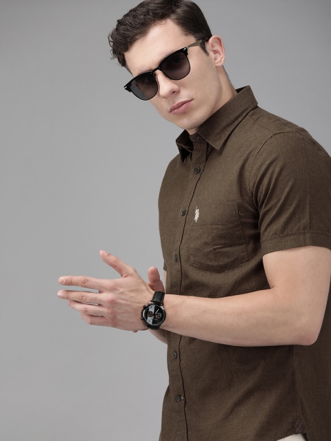 

U.S. Polo Assn. Men Brown Tailored Fit Solid Casual Shirt
