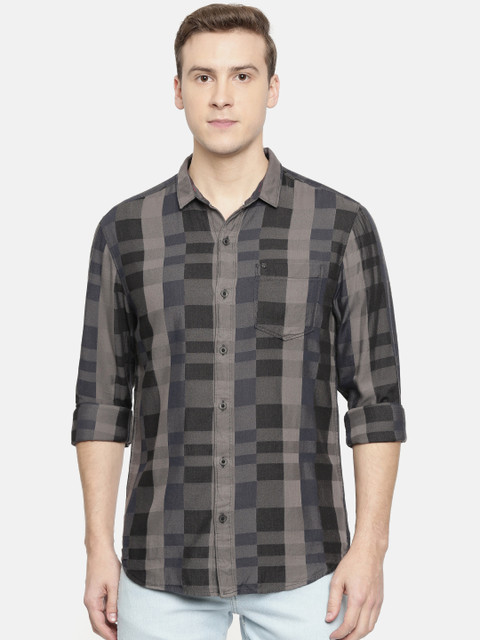

Wrangler Men Black & Grey Regular Fit Checked Casual Shirt
