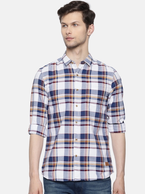 

Wrangler Men Navy Blue & White Regular Fit Checked Casual Shirt