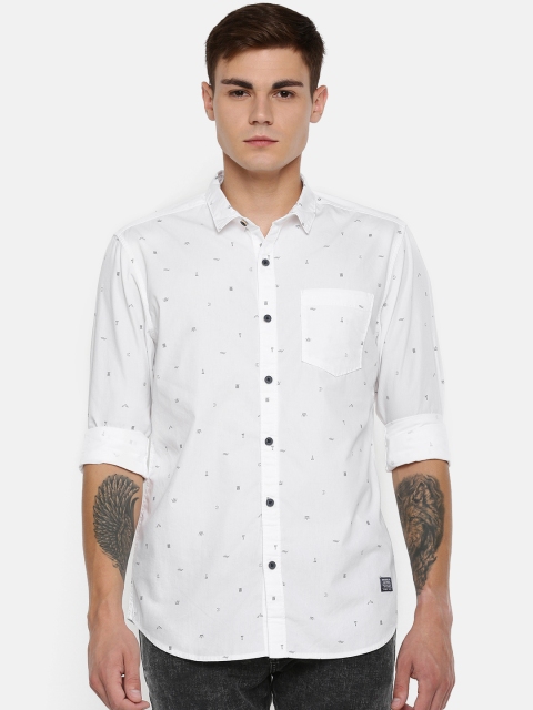 

Wrangler Men White & Navy Blue Regular Fit Printed Casual Shirt