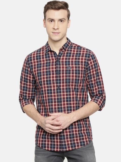 

Wrangler Men Maroon & Beige Slim Fit Checked Casual Shirt