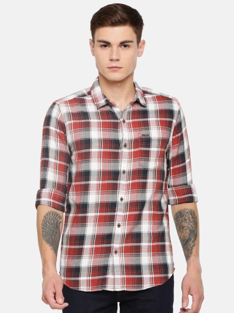 

Wrangler Men Red & White Slim Fit Checked Casual Shirt