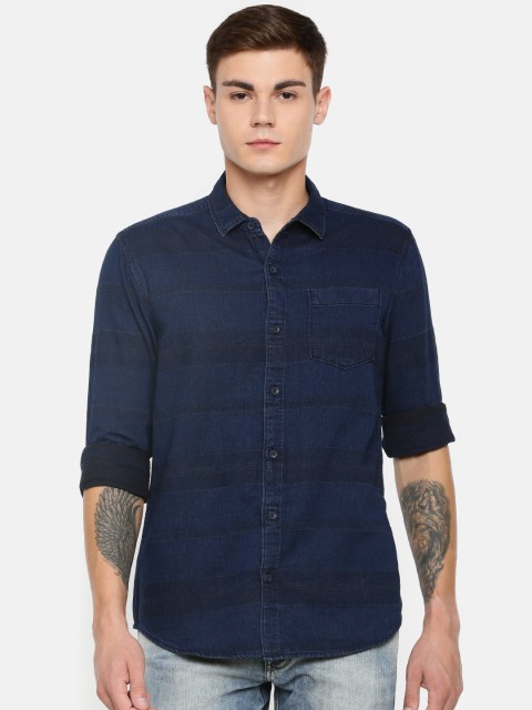 

Wrangler Men Navy Blue Regular Fit Self Striped Casual Shirt