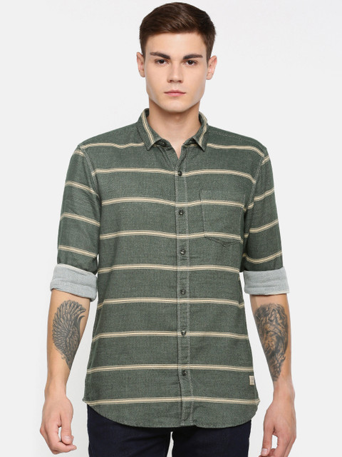 

Wrangler Men Green & Beige Regular Fit Self Design & Striped Casual Shirt