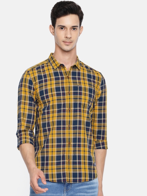 

Wrangler Men Mustard Yellow & Navy Blue Regular Fit Checked Casual Shirt