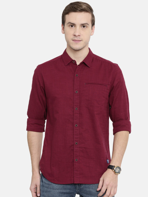 

Wrangler Men Maroon Regular Fit Solid Casual Shirt