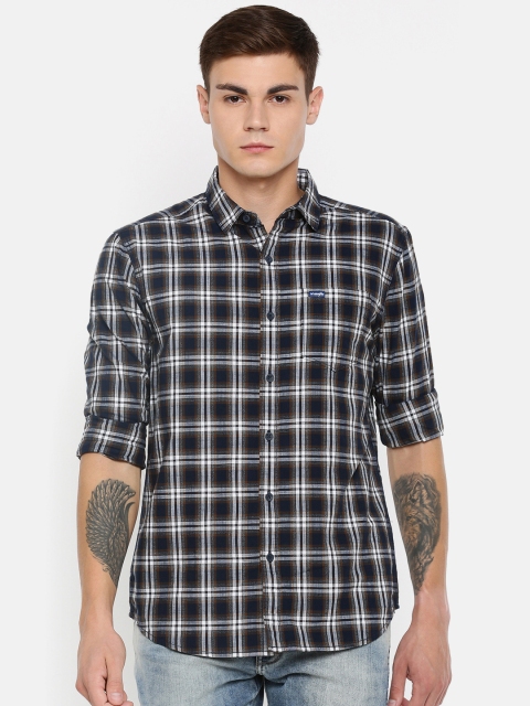 

Wrangler Men Olive Brown & Navy Blue Regular Fit Checked Casual Shirt