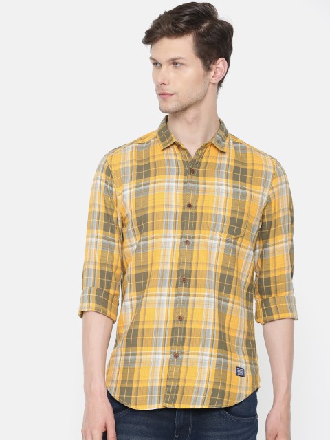 

Wrangler Men Green & Yellow Checked Casual Shirt