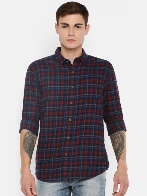 

Wrangler Men Navy Blue & Red Regular Fit Checked Casual Shirt