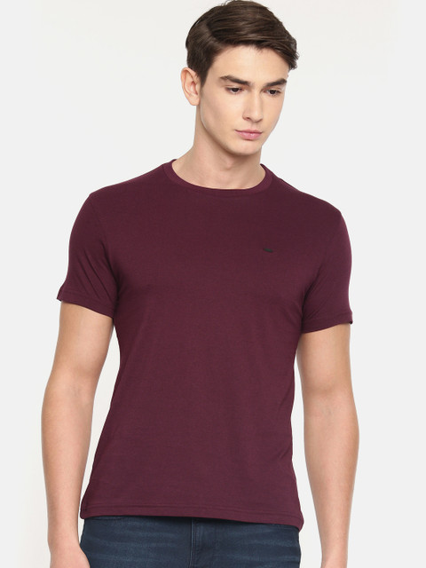 

Lee Men Burgundy Solid Round Neck Slim Fit T-shirt