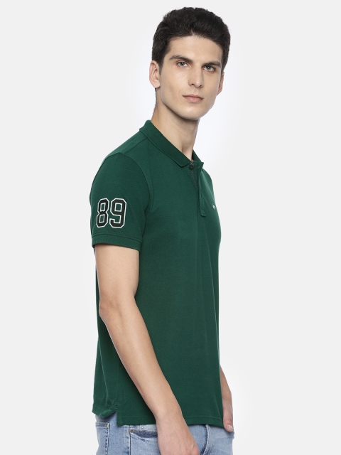 

Lee Men Green Solid Polo Collar T-shirt