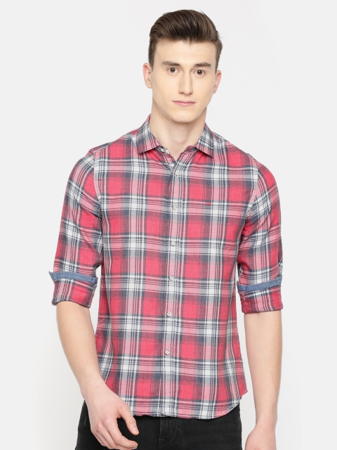 

Lee Men Coral Red & White Slim Fit Checked Casual Shirt