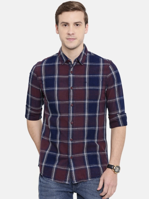 

Lee Men Burgundy & Navy Blue Slim Fit Checked Casual Shirt