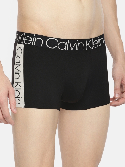 

Calvin Klein Underwear Men Black Solid Trunks NB20607ZI