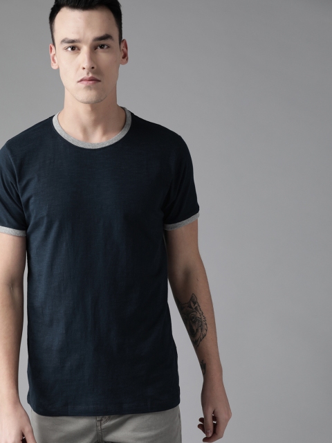 

Roadster Men Navy Blue Solid Round Neck T-shirt