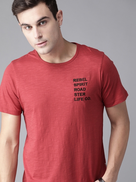 

Roadster Men Red Textured Soild Round Neck T-shirt