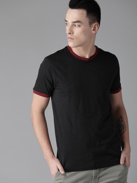 

Roadster Men Black Solid Round Neck T-shirt