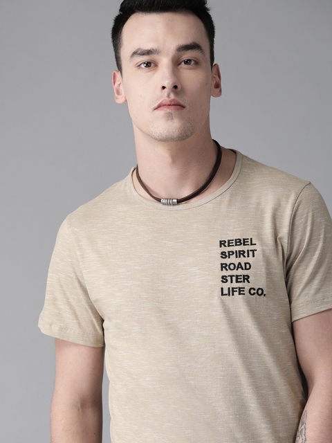 

Roadster Men Beige Textured Soild Round Neck T-shirt