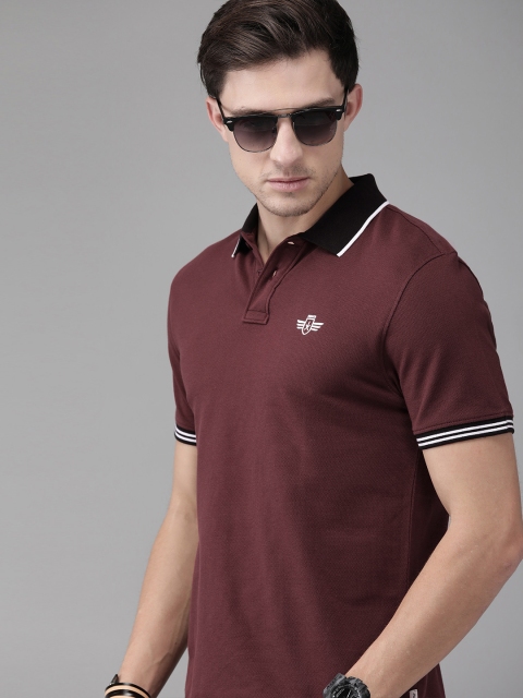 

Roadster Men Burgundy Solid Polo Collar T-shirt