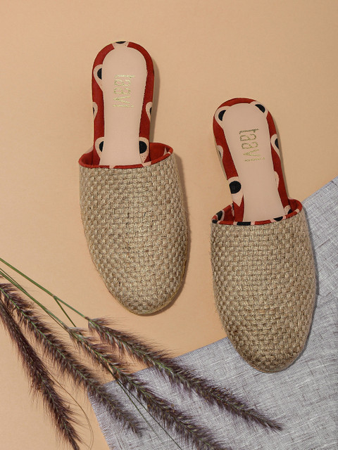 

Taavi Women Beige Woven Legacy Mules