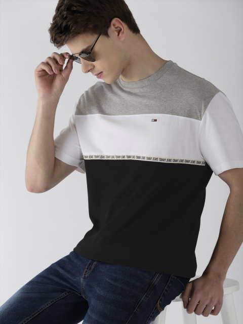

Tommy Hilfiger Men Black & Grey Colourblocked Round Neck T-shirt
