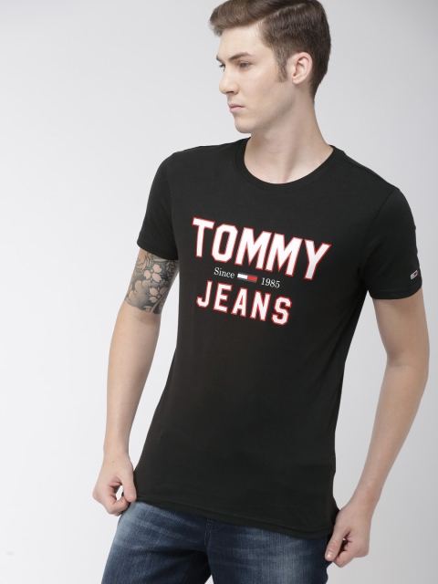 

Tommy Hilfiger Men Black & Red Solid Round Neck T-shirt