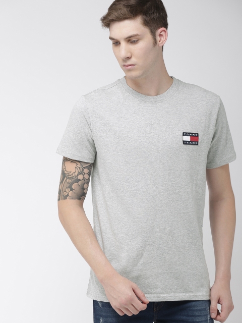 

Tommy Hilfiger Men Grey Solid Round Neck T-shirt