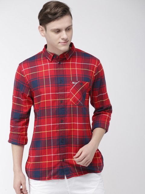 

Tommy Hilfiger Men Red & Navy Blue Regular Fit Checked Casual Shirt